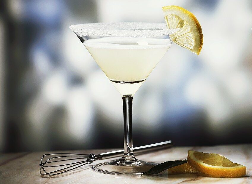 bacardi lemon mix in een cocktailglas